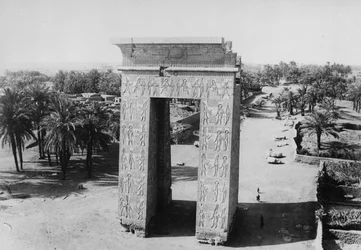 Das Propylon von Ptolemaios und die Allee der Sphinxe